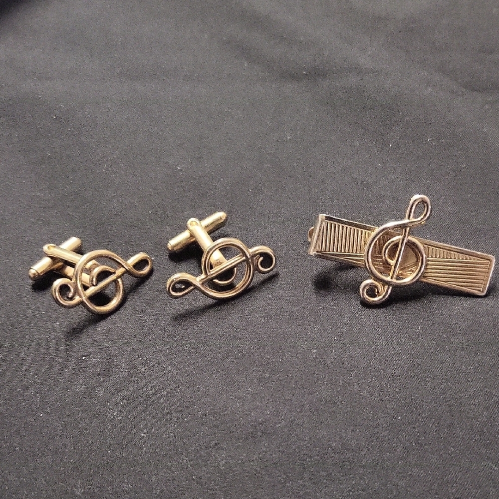 Gold Treble Clef Cufflinks and Tie Clip Set